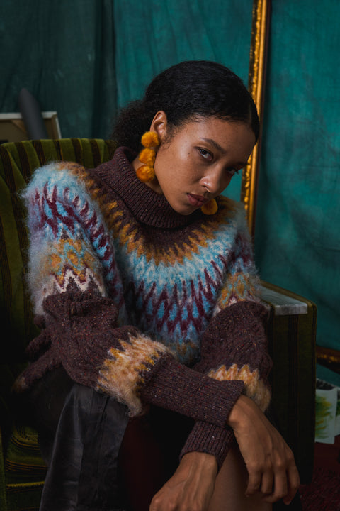 H02 Retro hairy yoke pattern crewneck knitwear